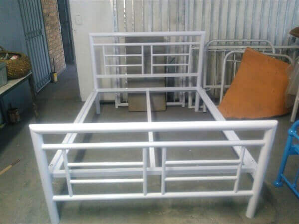 metal bed image