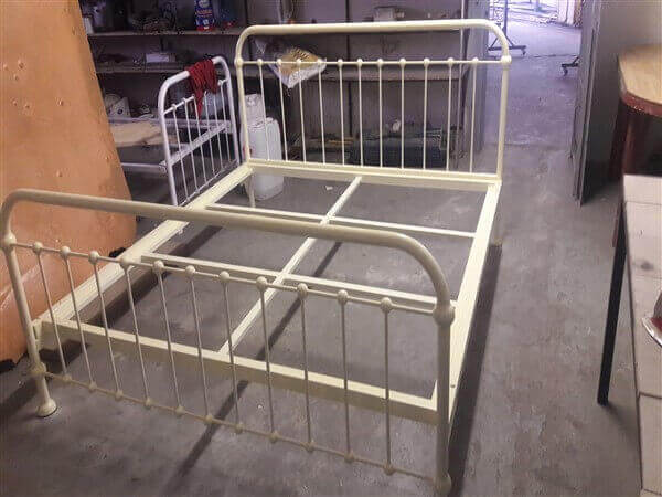 metal bed image