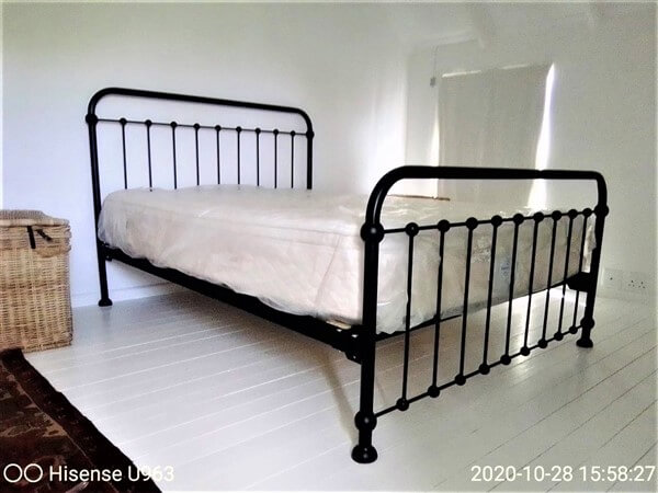 metal bed image