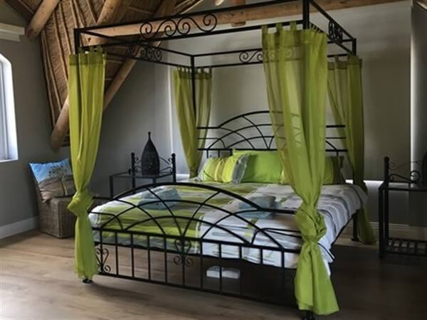 moniz 4 post bed image