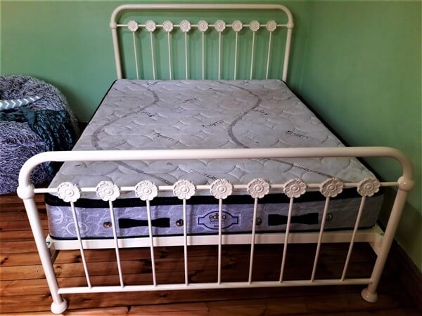 Tamsyn Floral bed image